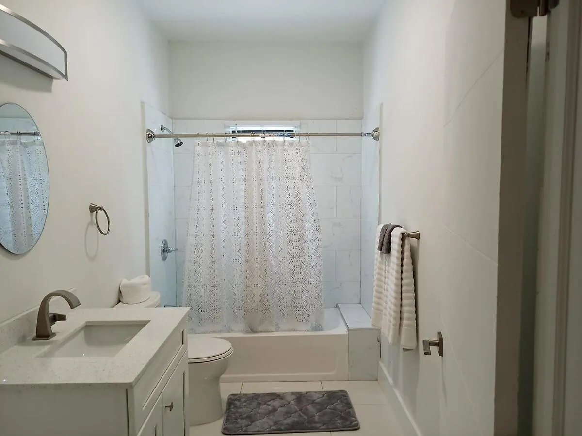 פאלמאות' Sky Haven Retreat- 2Br Rooftop Pool, Stunning Views & Free Airport Pickup