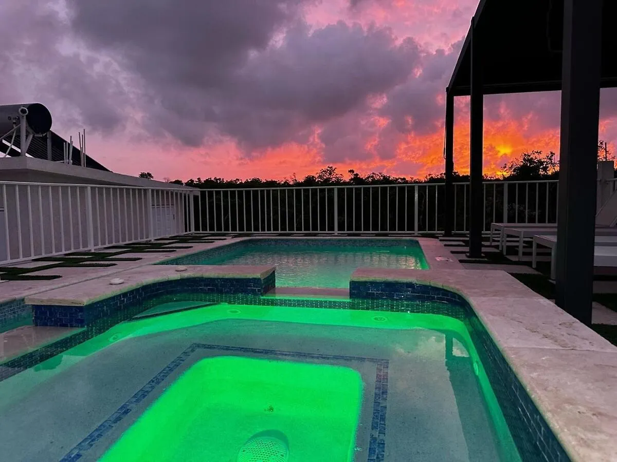 בית נופש פאלמאות' Sky Haven Retreat- 2Br Rooftop Pool, Stunning Views & Free Airport Pickup
