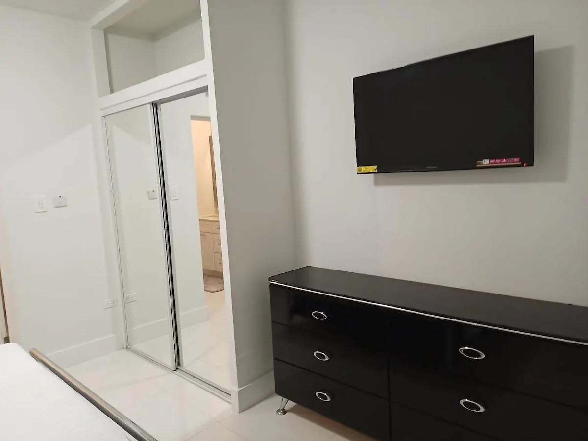 פאלמאות' Sky Haven Retreat- 2Br Rooftop Pool, Stunning Views & Free Airport Pickup בית נופש