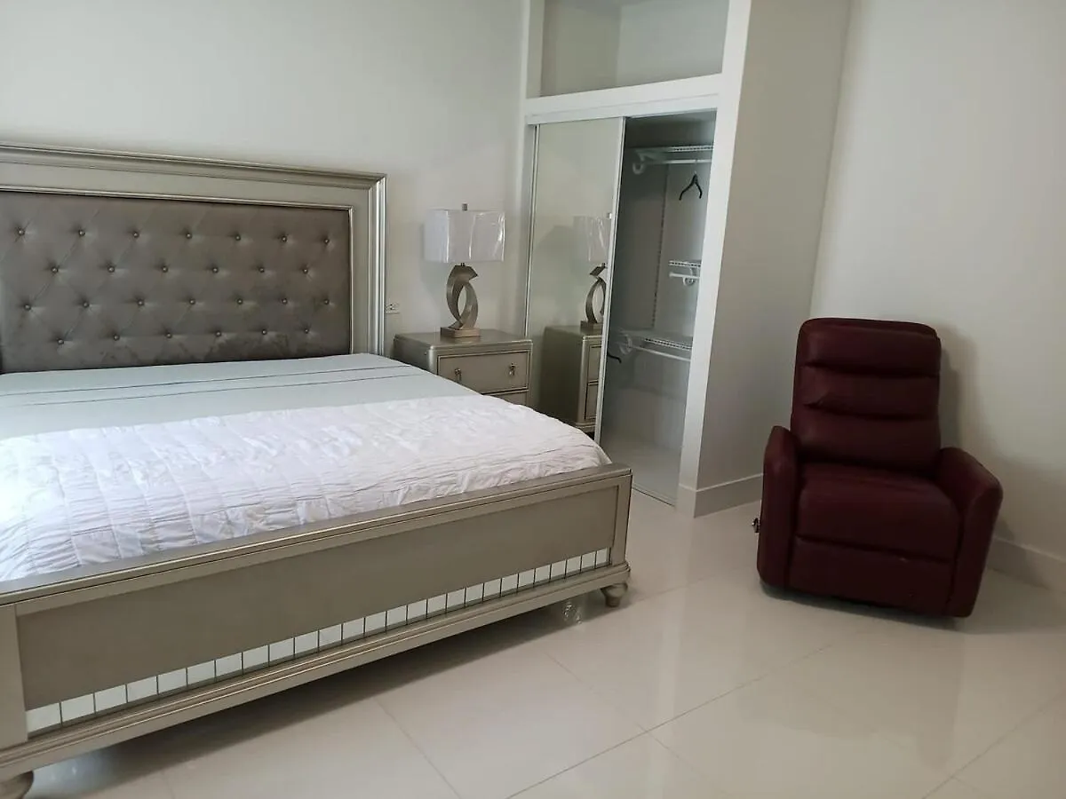 פאלמאות' Sky Haven Retreat- 2Br Rooftop Pool, Stunning Views & Free Airport Pickup 0*,  ג'מייקה