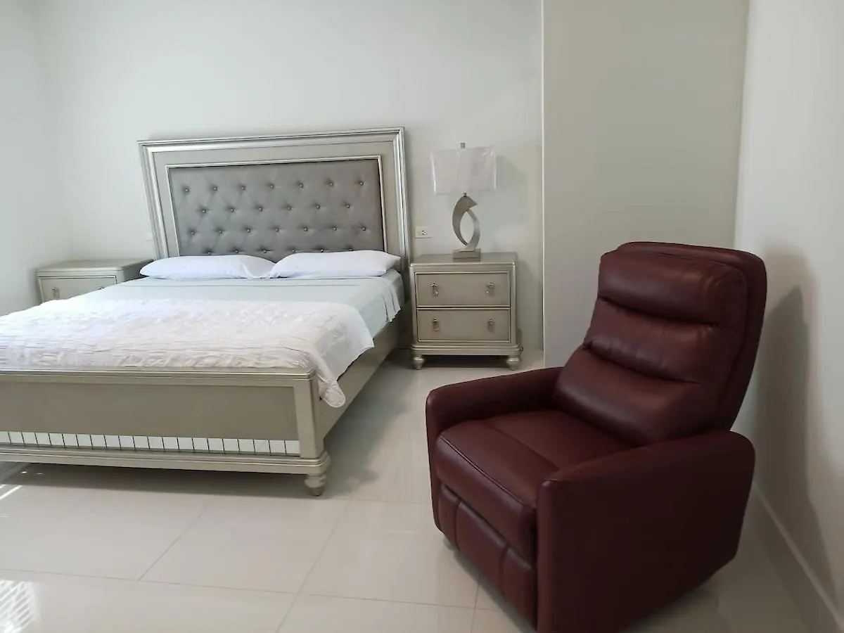 פאלמאות' Sky Haven Retreat- 2Br Rooftop Pool, Stunning Views & Free Airport Pickup