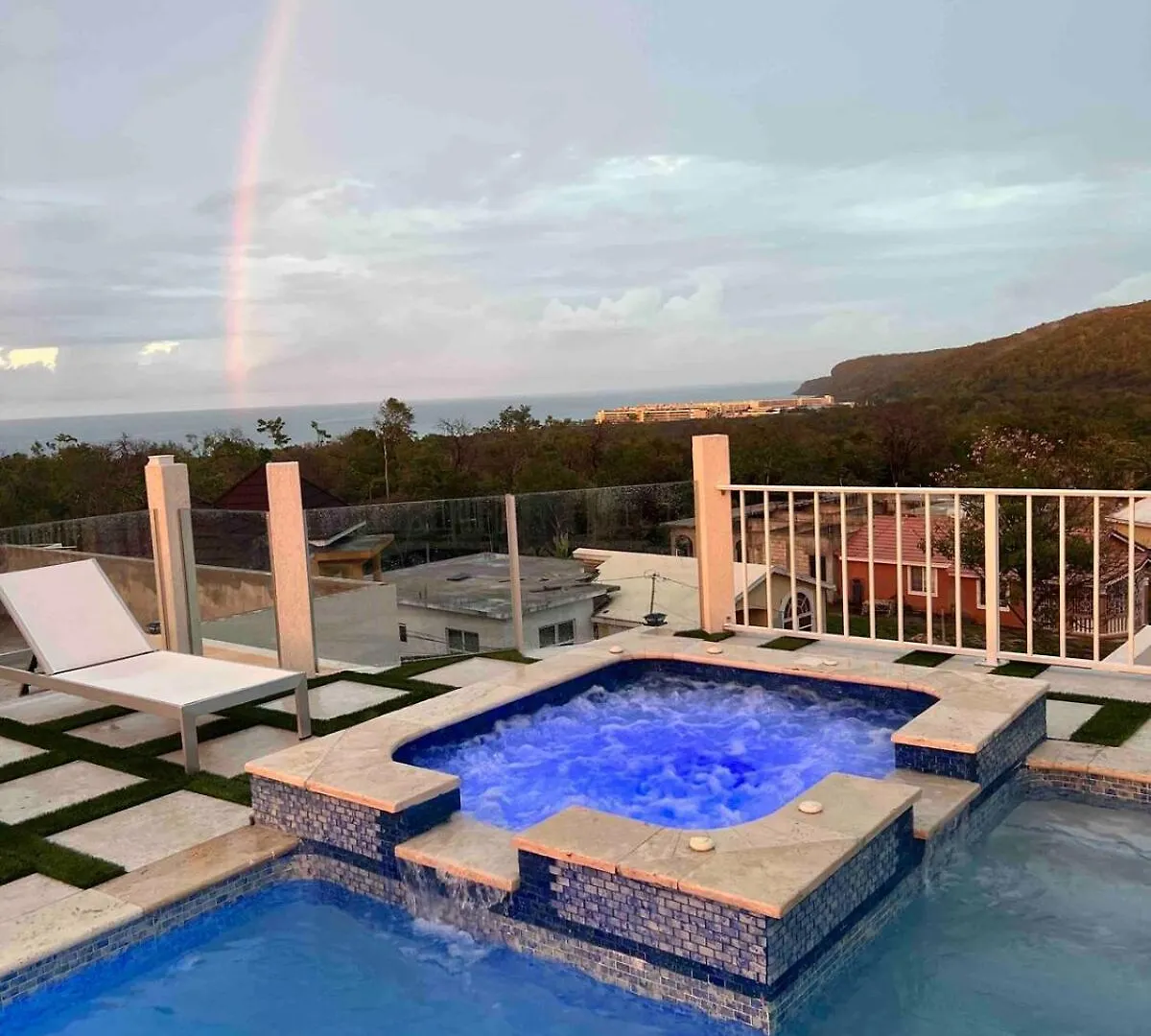 פאלמאות' Sky Haven Retreat- 2Br Rooftop Pool, Stunning Views & Free Airport Pickup בית נופש