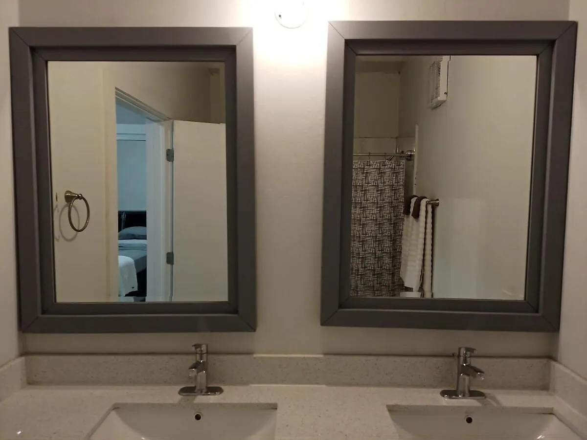 פאלמאות' Sky Haven Retreat- 2Br Rooftop Pool, Stunning Views & Free Airport Pickup בית נופש