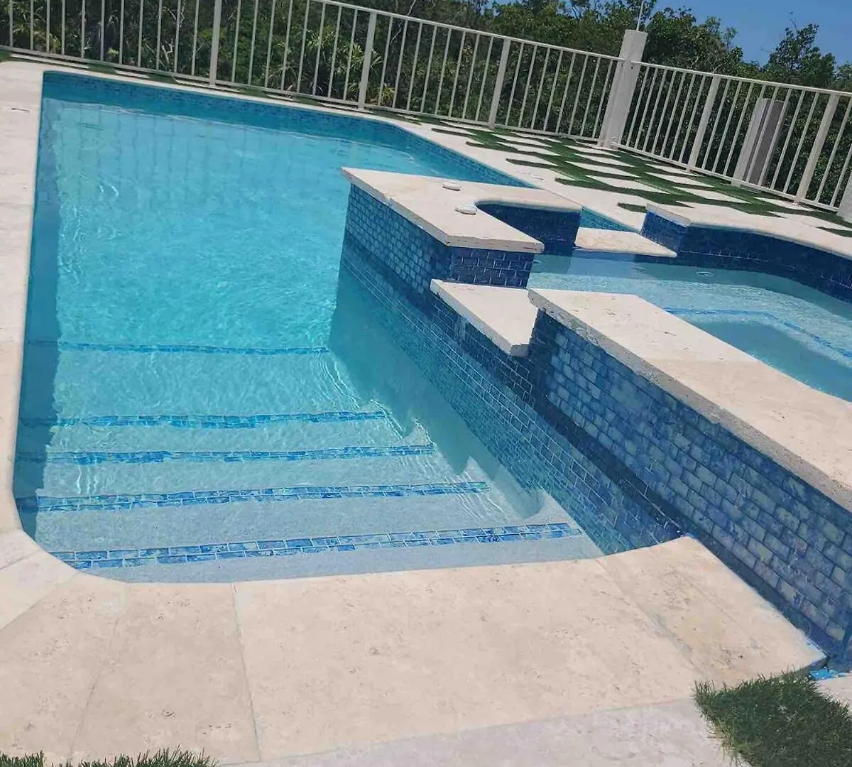 פאלמאות' Sky Haven Retreat- 2Br Rooftop Pool, Stunning Views & Free Airport Pickup ג'מייקה