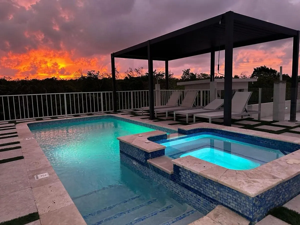 פאלמאות' Sky Haven Retreat- 2Br Rooftop Pool, Stunning Views & Free Airport Pickup בית נופש