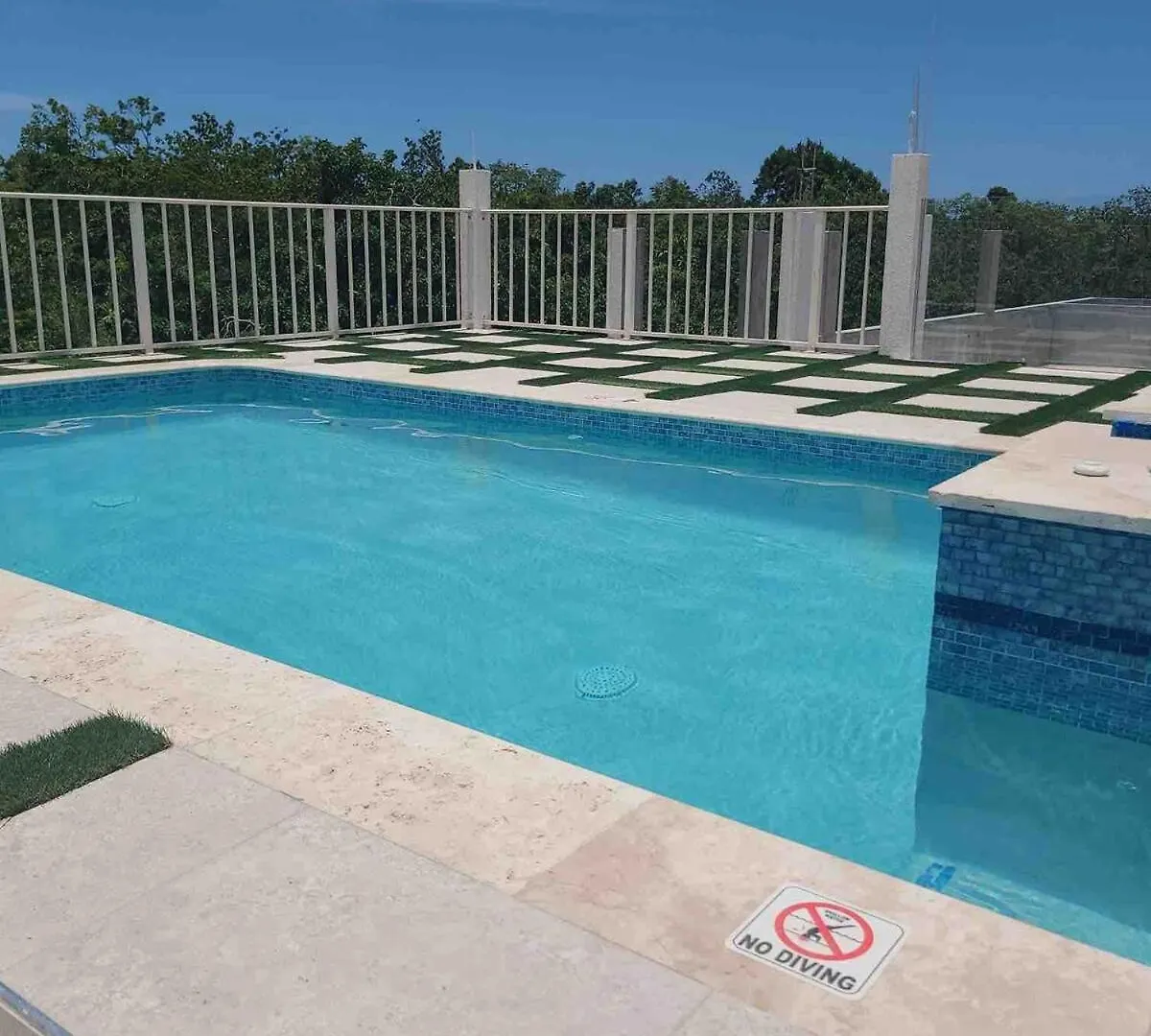פאלמאות' Sky Haven Retreat- 2Br Rooftop Pool, Stunning Views & Free Airport Pickup 0*,  ג'מייקה