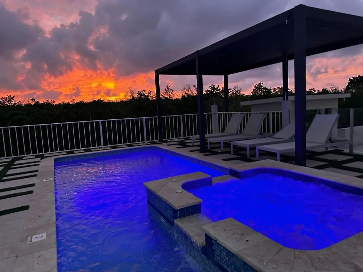 פאלמאות' Sky Haven Retreat- 2Br Rooftop Pool, Stunning Views & Free Airport Pickup 0*,