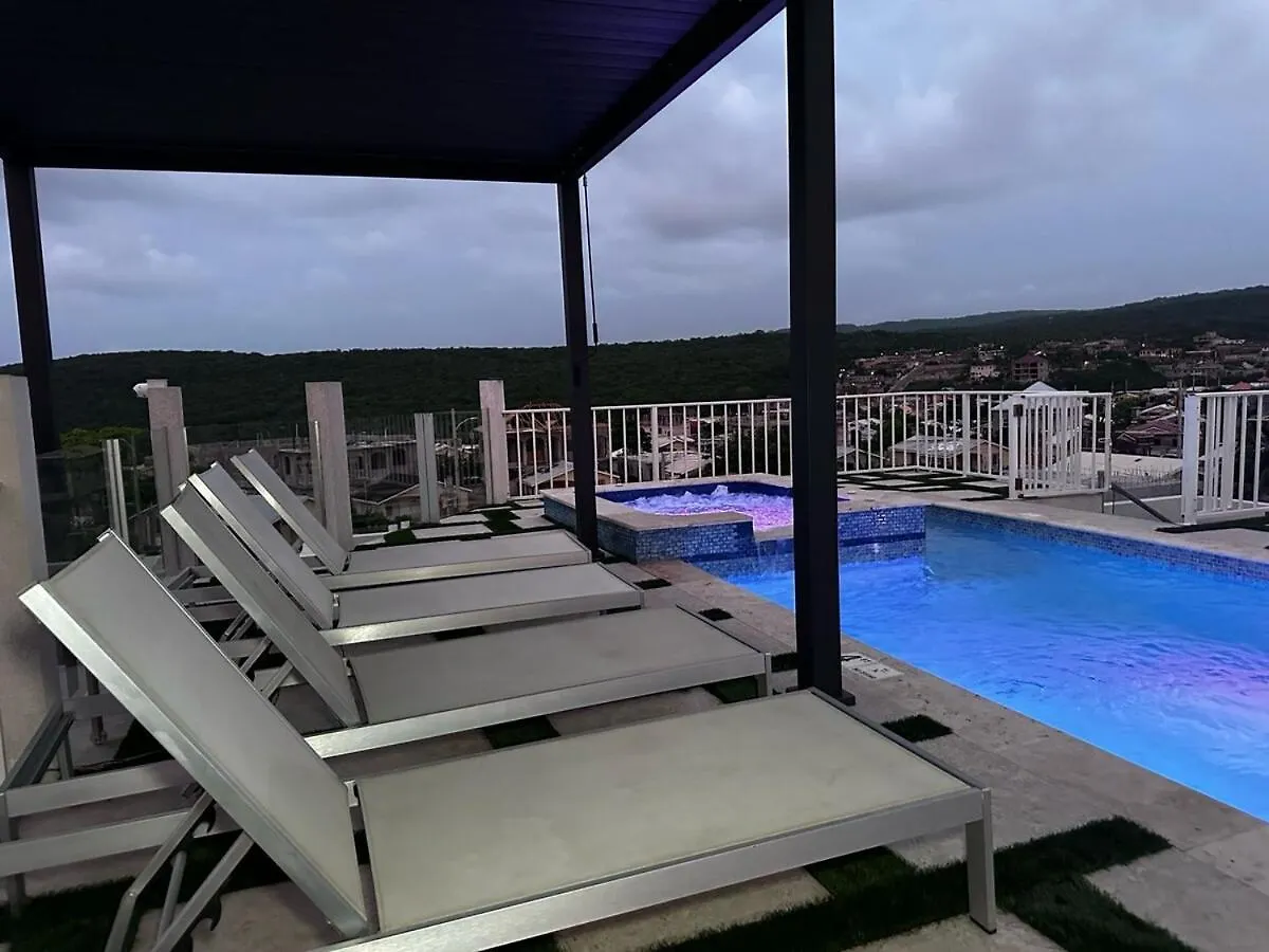 פאלמאות' Sky Haven Retreat- 2Br Rooftop Pool, Stunning Views & Free Airport Pickup 0*,  ג'מייקה